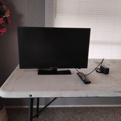 24 Inch Element TV With Remote