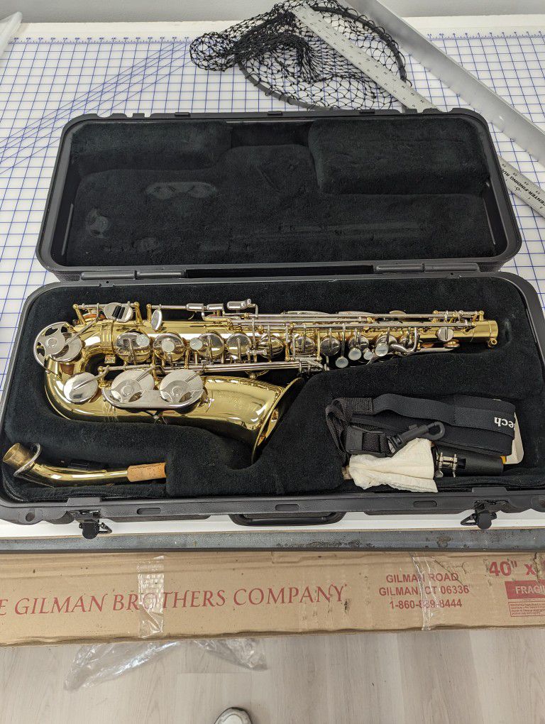 Selmer AS300 Saxophone 