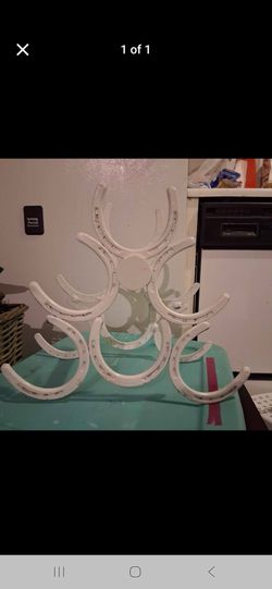 Wine bottle holder