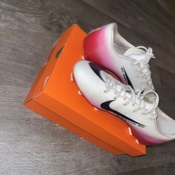 ZM VAPOR 16 ACADEMY FG/MG LV8 Soccer cleats