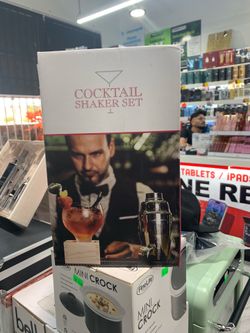 Cocktail shaker set