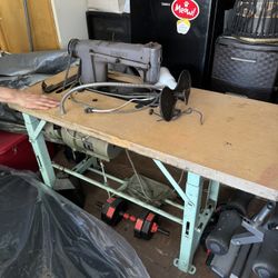 Industrial Sewing Singer Machine 