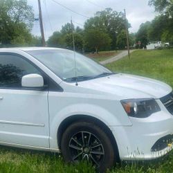Salvage Title Dodge Grand Caravan 142,000 Miles 2015 Dodge Van