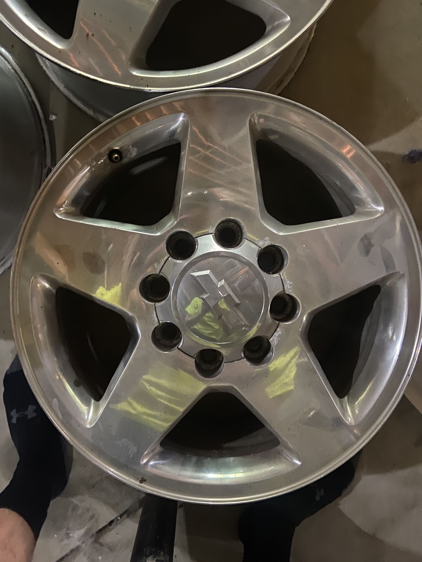 3 Chevrolet Gmc  Wheels With Sensors 