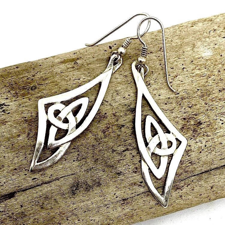 Vintage 90s Artisan Triangular Celtic Knot Earrings - Signed “BB Sterling”