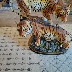 Beautiful Pair Of Resin Bengal Tiger Sculptures