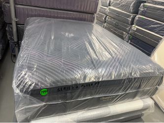 SIMMONS BEAUTYREST BLACK SERIES 2 (PLUSH) PILLOW TOP MATTRESS & BOX SPRING BED SET