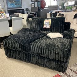 Black Sofa 🖤🙌🏼 $1,299