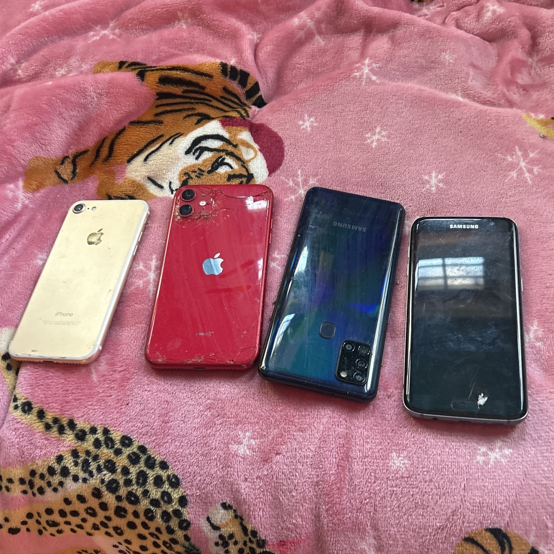 2 I Phone 2 Samsung Phones