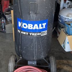 KOBALT 26gal Upright Compressor 150psi 1.8hp