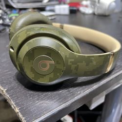 Beats Studio 3 Wireless Camo Headphones