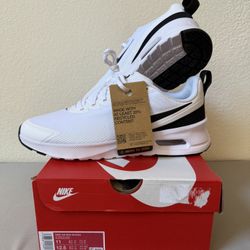 Nike Air Max Nauxis White/Black white Size 11