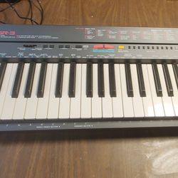Yamaha PSR-3 Portable Electronic Keyboard Synthesizer Portatone. Watch video. 