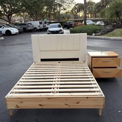 Beautiful Bedroom Set Queen Size Solid Wood Clear Color Like New