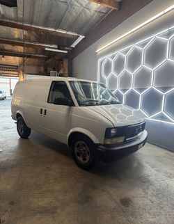 2003 GMC Safari Cargo