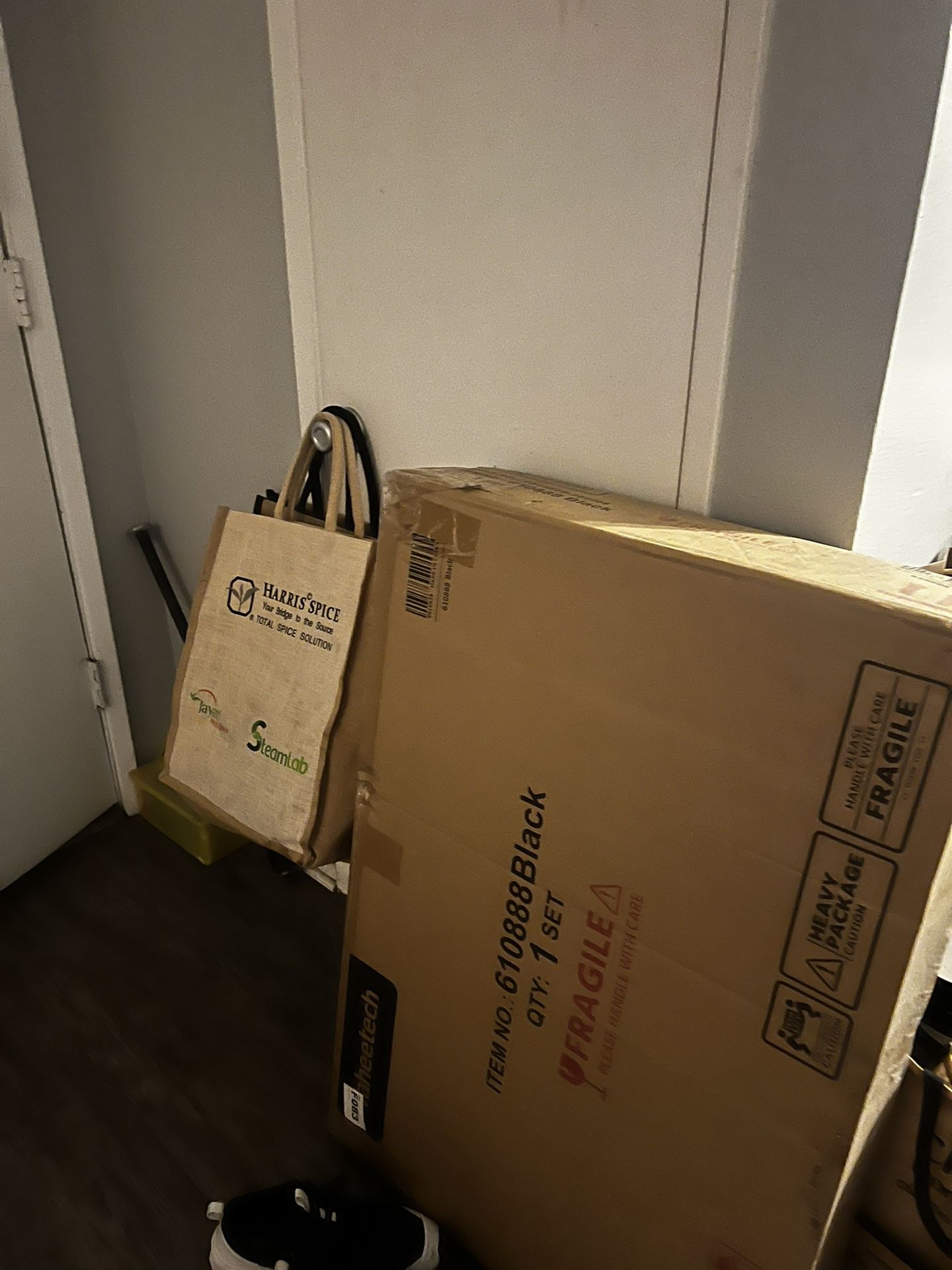 Yaheetech massage table
