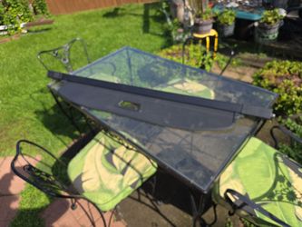Rear cargo cover