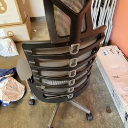 Vert Ergonomic Chair W/ Headrest By Uplift desk