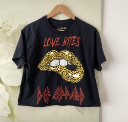 Size medium Def Leppard Shirt