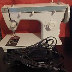 Singer Sewing Machine 