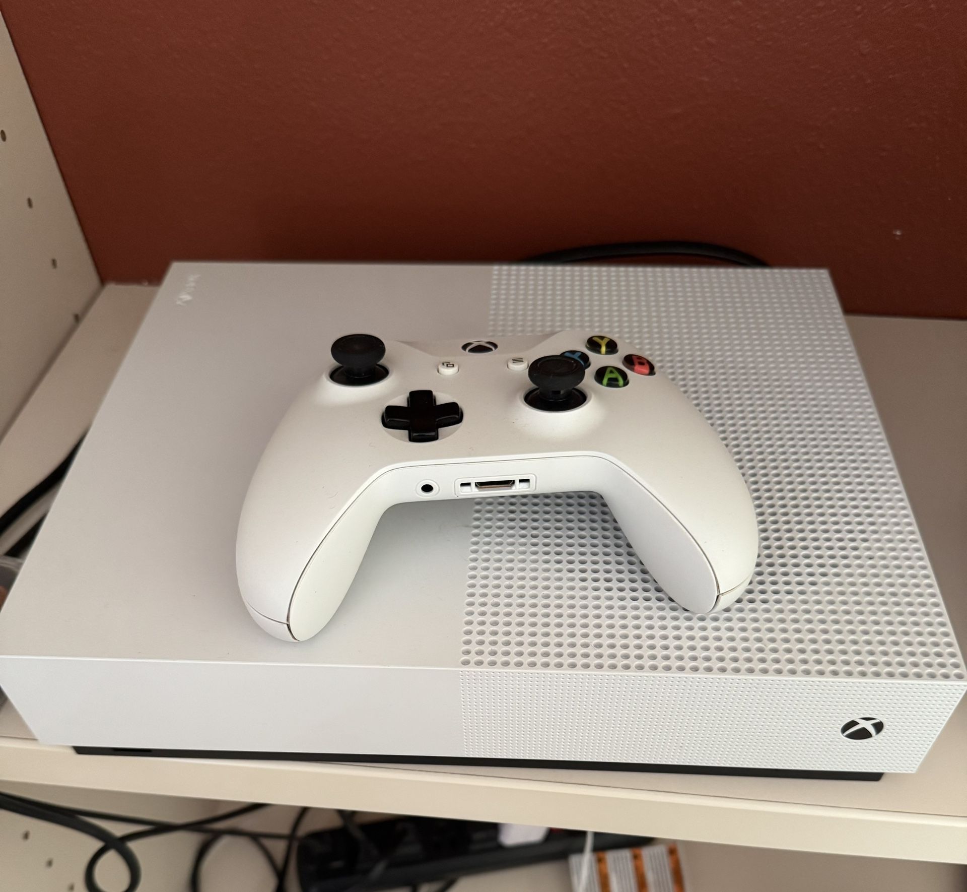 Xbox One S 1TB All Digital Edition (Disc Free Gaming) + Wireless Controller – Great Condition