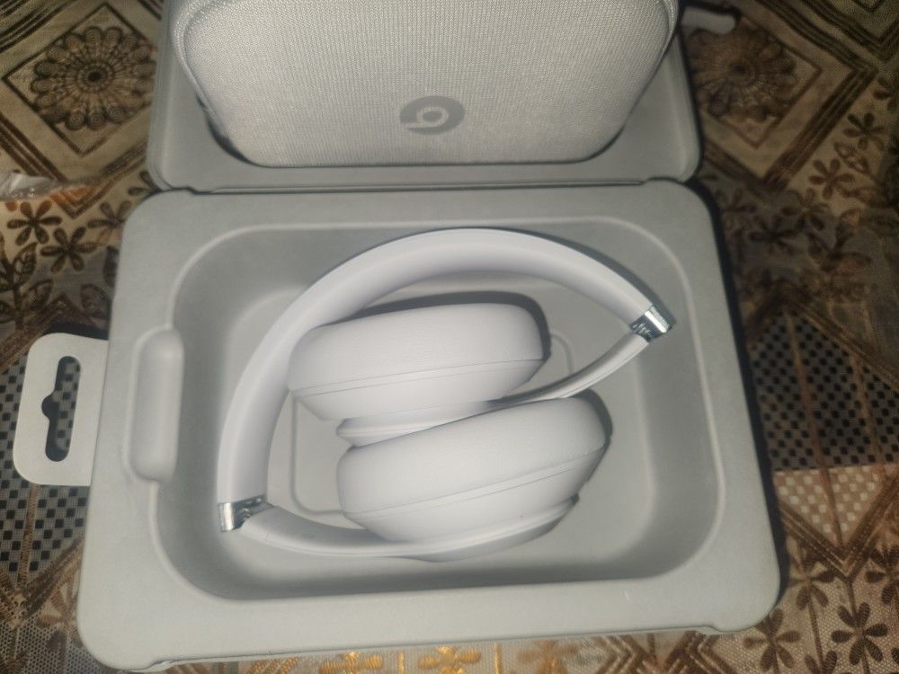 Beats Studio Pro