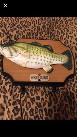 Dancing moving singing fish hang wall