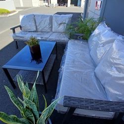 Brand New Patio OVIOS Set In Box 