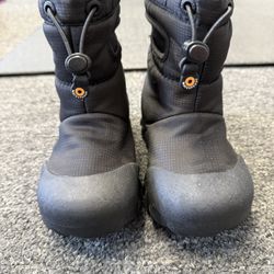 Kids/Toddler Bogs Boots – Size 11