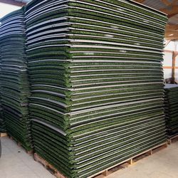 30,000 Ft Of Green Turf Available/ 30,000 Pies De Grama Artificial