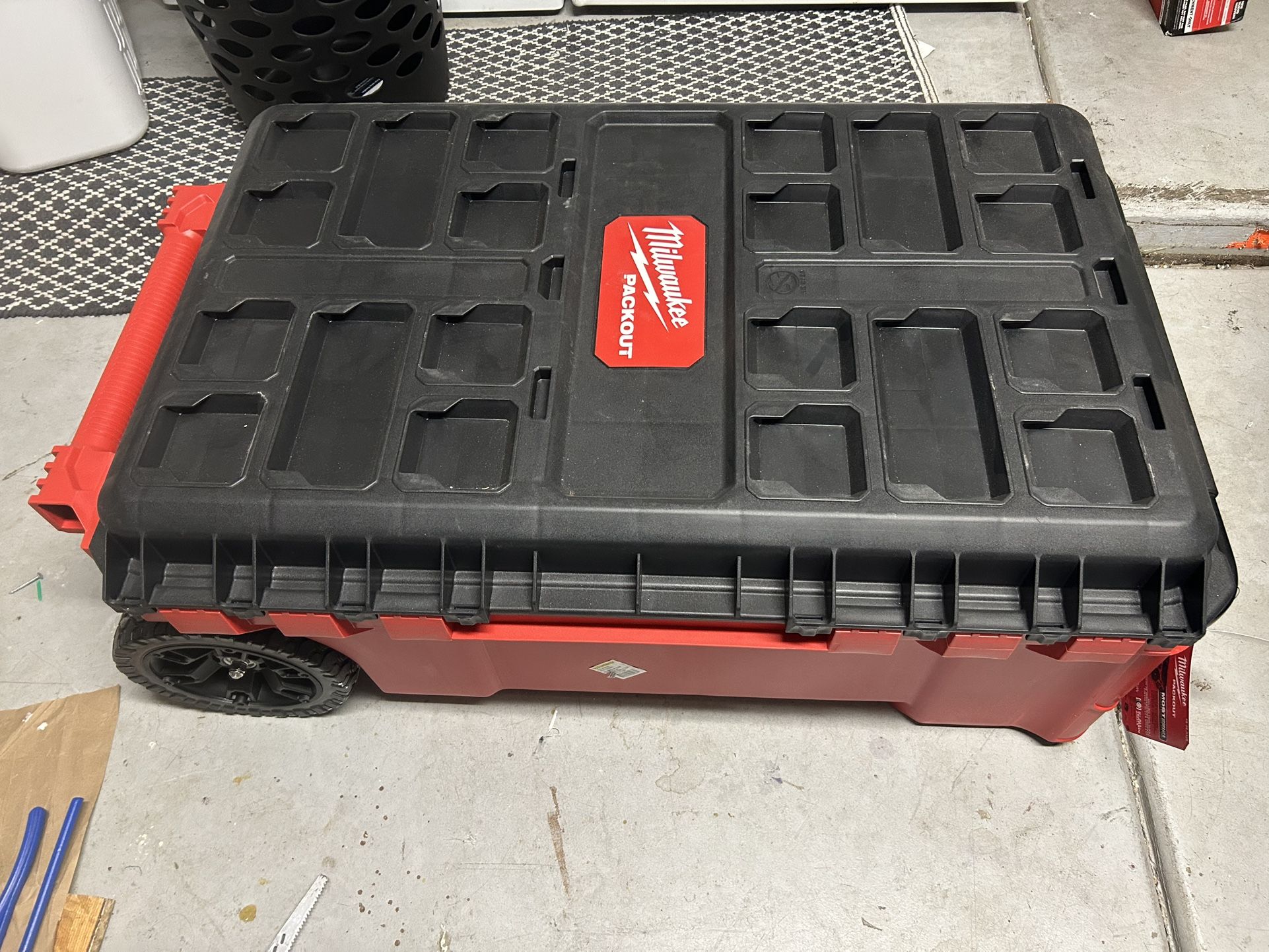 Milwaukee Pack out Tool Box 38’