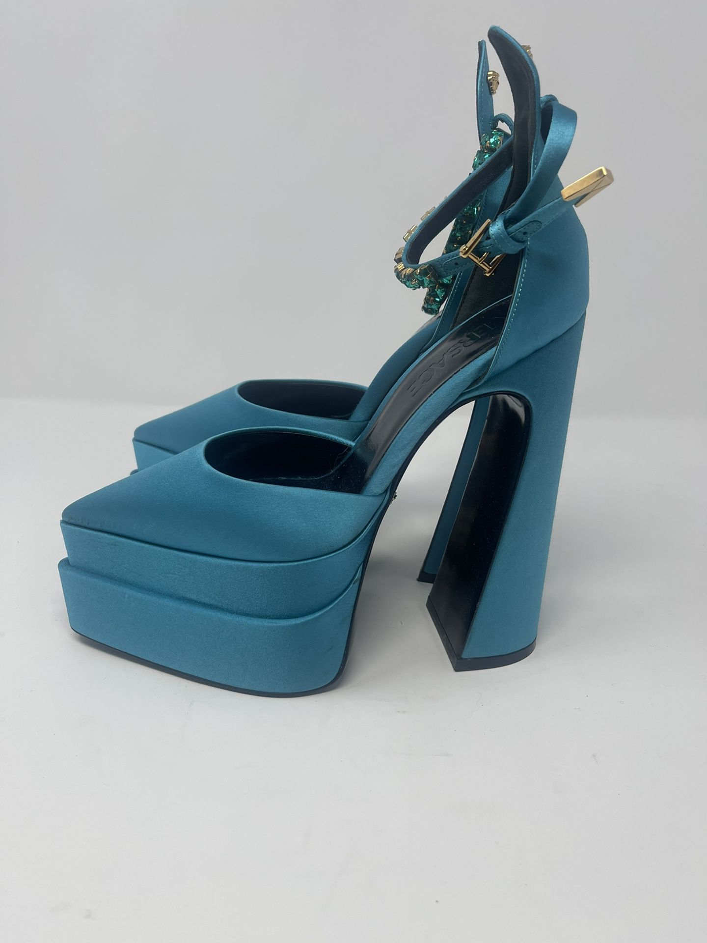 Versace Aevitas Pointy satin platform pumps