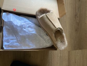 Ugg slippers new size 9
