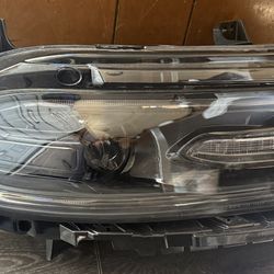 2020 Dodge Charger Right headlight halogen 