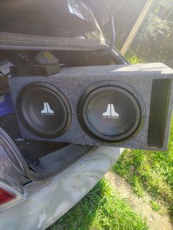 JL Audio W 0's 3rd generation,12 inch Subwoofers In Memphis Ported Box with Amplifier