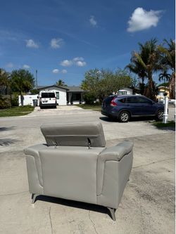 BIG COMFY CHAIR