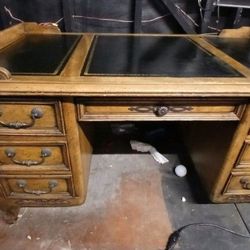FREE Sligh Desk