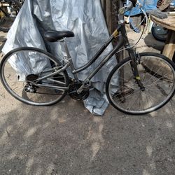 Giant Collison  27  Women's Bike 