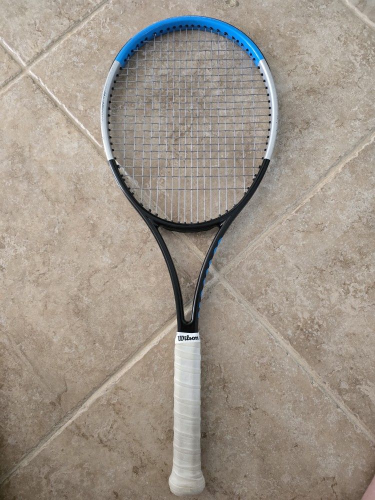 Wilson Ultra PRO v3 Tennis Racket