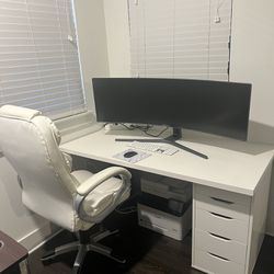 Very Clean Office Chair And Desk