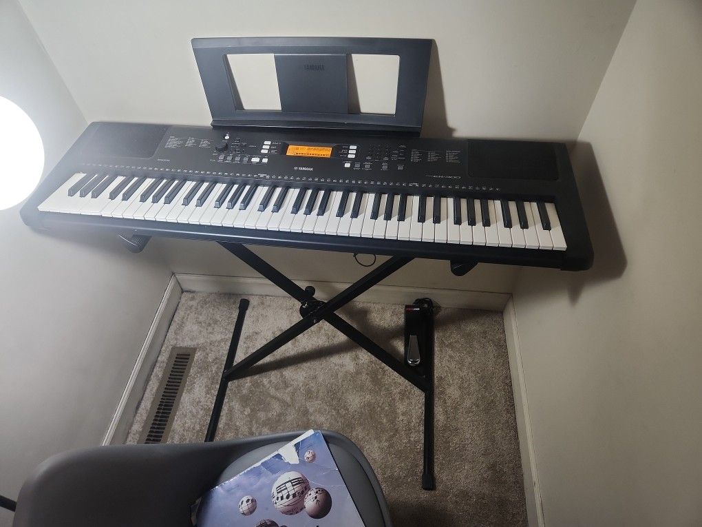 Yamaha,PSR-EW300 black 4ft Wide