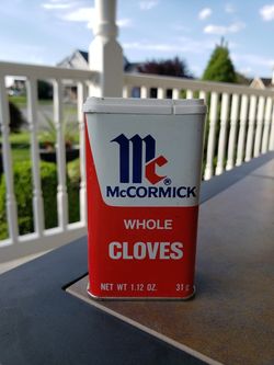 VIntage McCORMICK WHOLE CLOVES SPICE TIN 1.12 OZ Plastic Lid 1977 Baltimore, Maryland