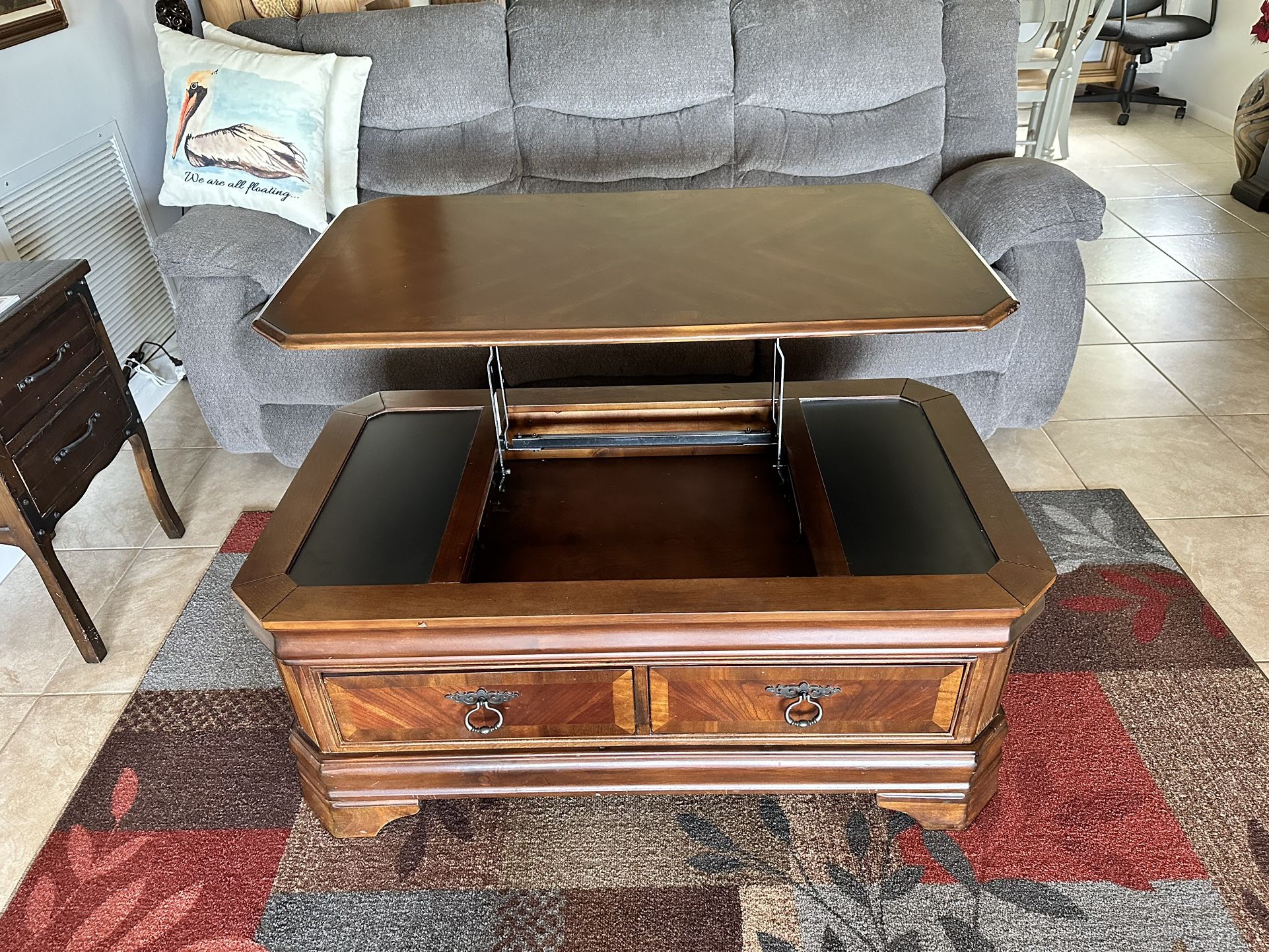 Ashley Lift-top Cocktail Table