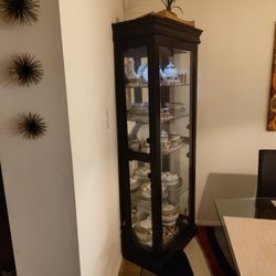 China Cabinet With Interior Light In Side 