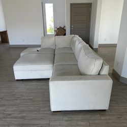 LOW PRICE NEED GONE Sectional W/Ottoman