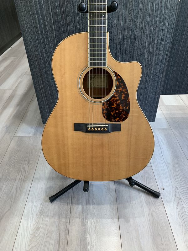 Larrivee Lv-03 Acoustic/Electric guitar for Sale in Los Angeles, CA - OfferUp