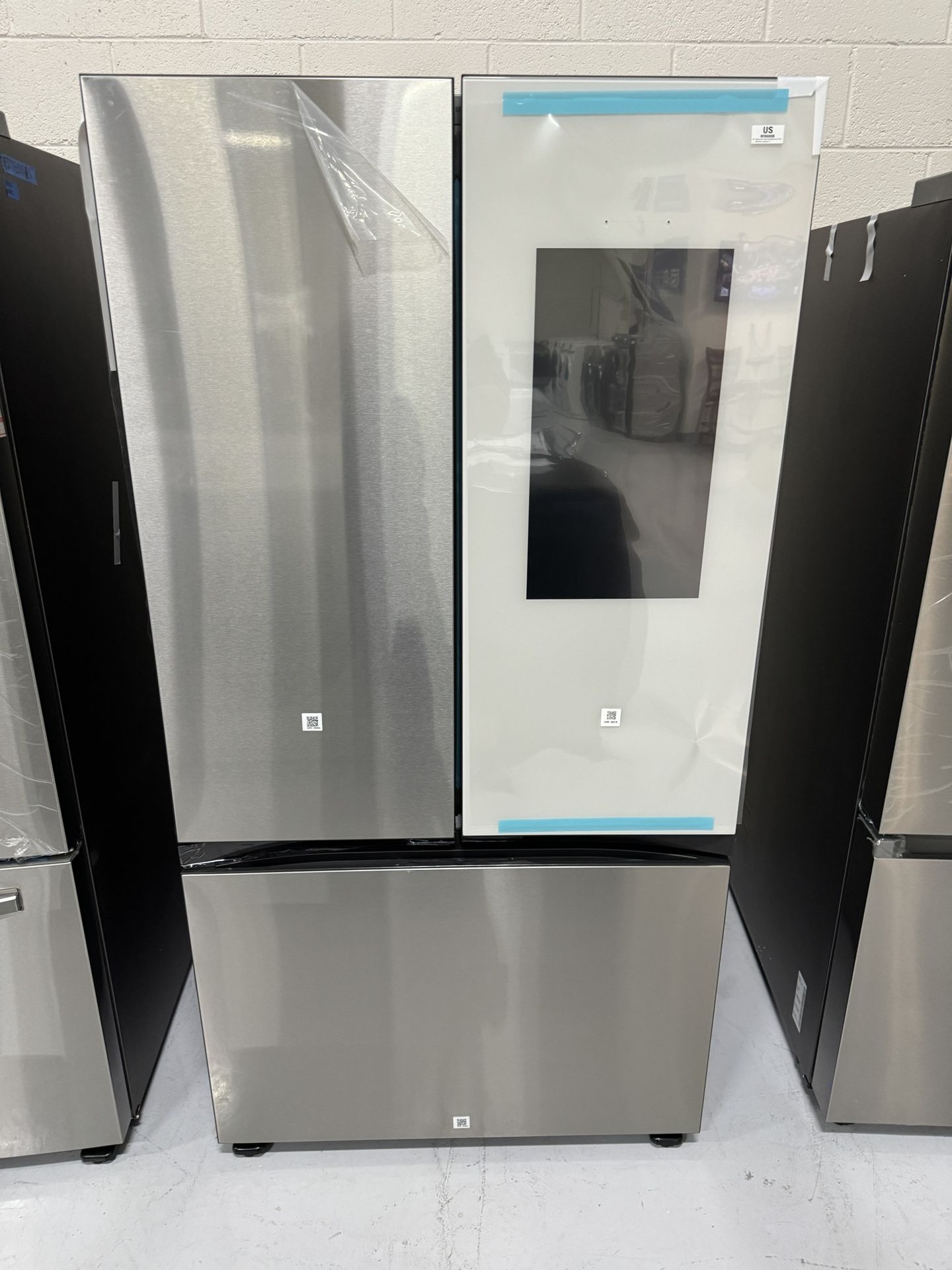 Smart Hub Tablet Fridge Bespoke White Glass NEW