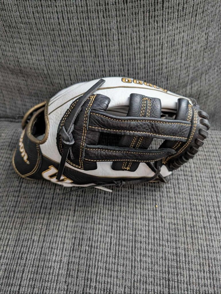 Baseball Gloves Read Description 