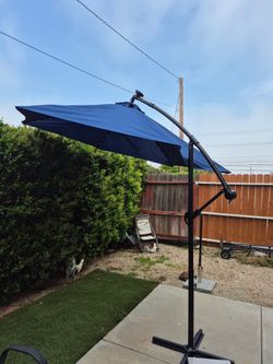 10” ft offset cantilever market umbrella patio color: navy base included