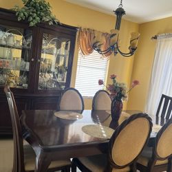 Dining Table with 6 chairs